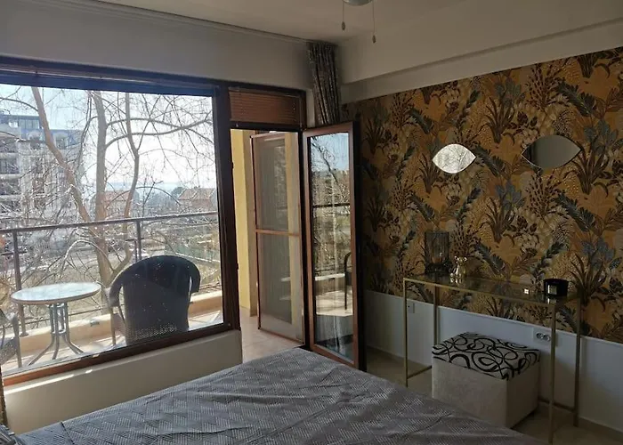 Three-room 아파트